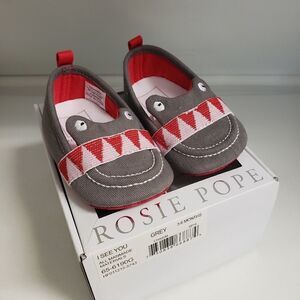 Rosie Pope I See You crib shoes 3-6 month